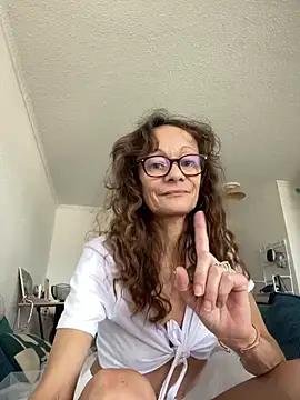 Snapshot of Chris06d22@xh chatting on November 15, 2025, 1:04 pm Chris06d22xh online show from November 15, 2025, 1:04 pm