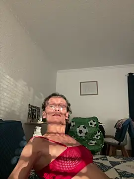 Snapshot of Chris06d22@xh chatting on July 5, 2026, 6:37 pm Chris06d22xh online show from July 5, 2026, 6:37 pm