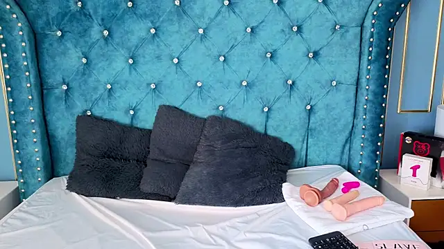 EmilyGala online show from November 6, 2025, 8:13 pm