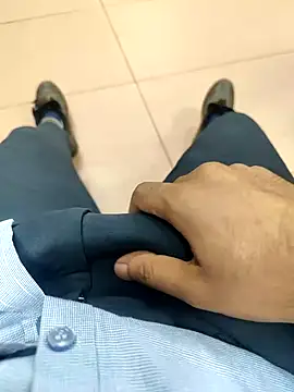 Snapshot of Size_x@xh chatting on October 2, 2025, 2:42 pm Size xxh online show from October 2, 2025, 2:42 pm