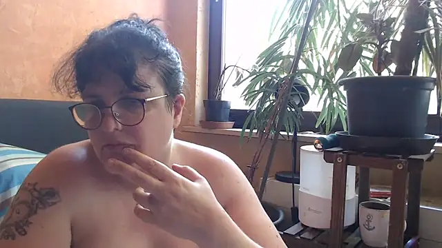 Snapshot of ladyfrombonn chatting on June 19, 2026, 1:39 pm ladyfrombonn online show from June 19, 2026, 1:39 pm