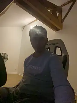 Snapshot of coupleamateurfun23 chatting on December 4, 2025, 8:08 pm coupleamateurfun23 online show from December 4, 2025, 8:08 pm