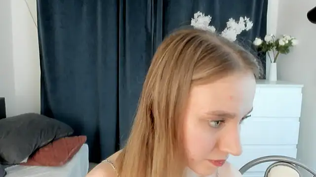 Snapshot of MarenRawicki chatting on December 13, 2025, 8:04 pm MarenRawicki online show from December 13, 2025, 8:04 pm