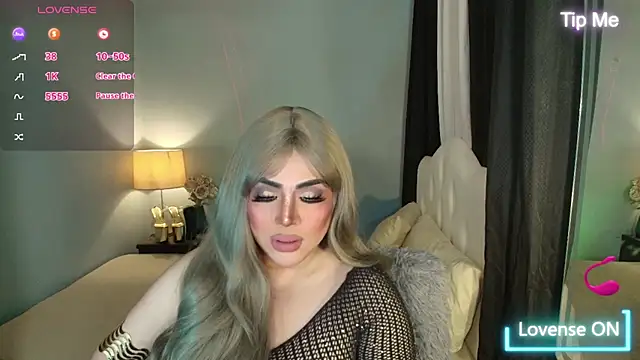 Snapshot of Unforgettable_Maria chatting on November 12, 2025, 5:44 am Unforgettable Maria online show from November 12, 2025, 5:44 am