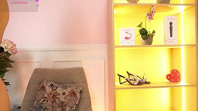 MilaCrave online show from February 3, 2026, 11:37 am