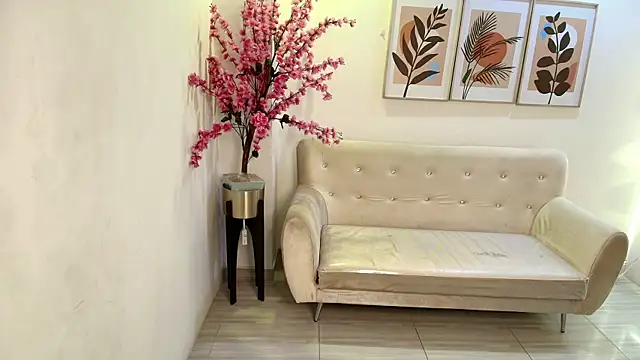 Snapshot of Anie_johnson chatting on November 12, 2025, 7:29 pm Anie johnson online show from November 12, 2025, 7:29 pm