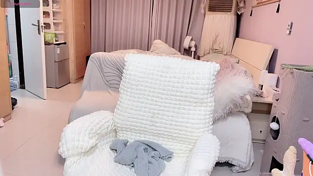 Y2Luvk online show from October 28, 2025, 9:25 pm