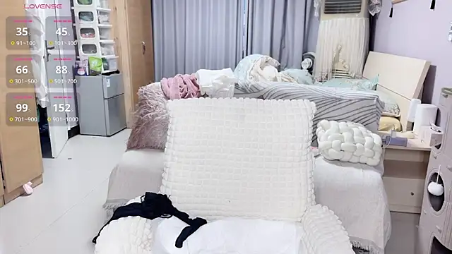 Y2Luvk online show from October 27, 2025, 11:05 pm