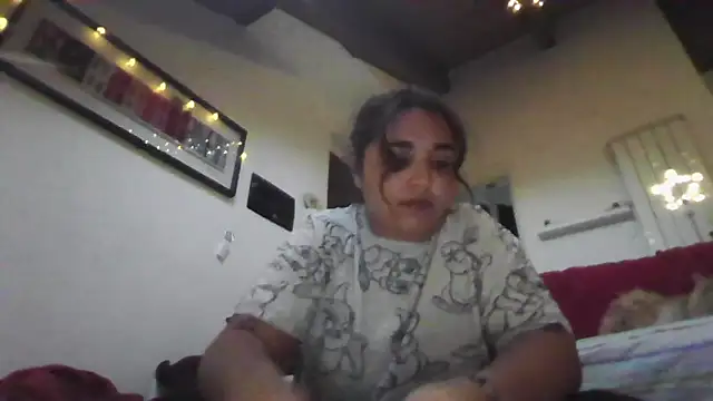 Snapshot of LadySophia03 chatting on November 18, 2025, 3:59 pm LadySophia03 online show from November 18, 2025, 3:59 pm