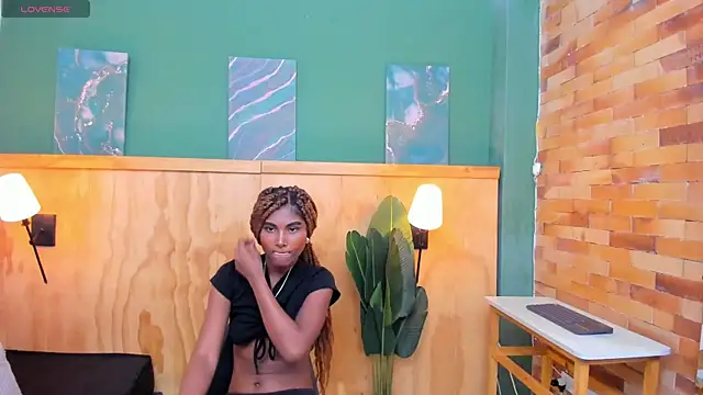 halleylorens online show from April 16, 2026, 7:03 pm