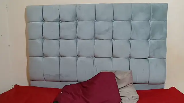 curveAss222 online show from November 28, 2025, 3:23 pm