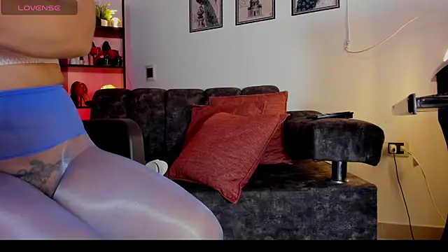 valery 14  online show from April 18, 2026, 7:58 pm