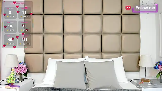 MiaMillers1 online show from November 22, 2025, 11:31 am