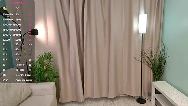 lisabaus online show from February 15, 2026, 7:09 am