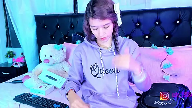 Sofiia cute  online show from November 5, 2025, 3:31 am