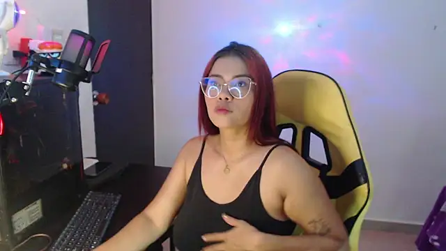 Snapshot of Scarlett_Gracee_ chatting on November 18, 2025, 4:38 am Scarlett Gracee online show from November 18, 2025, 4:38 am