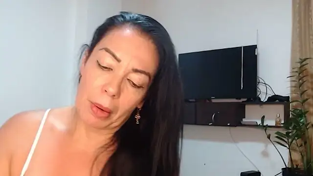 Snapshot of naiaratobon__ chatting on October 17, 2025, 1:31 am naiaratobon online show from October 17, 2025, 1:31 am