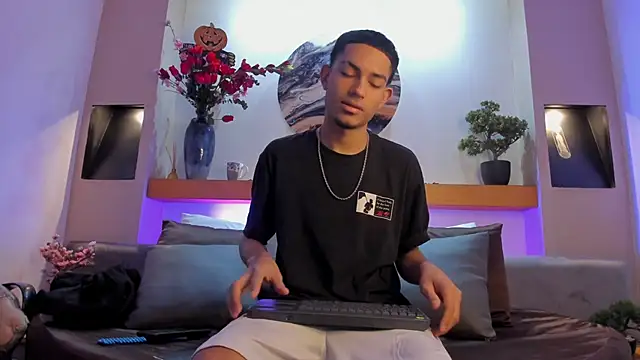 Snapshot of Adonis_WB chatting on October 11, 2025, 8:32 pm Adonis WB online show from October 11, 2025, 8:32 pm