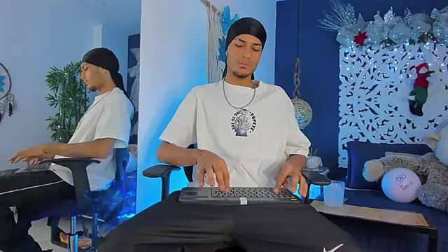 Adonis WB online show from December 3, 2025, 10:20 pm