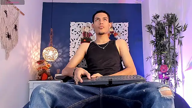 Snapshot of Adonis_WB chatting on October 7, 2025, 10:11 pm Adonis WB online show from October 7, 2025, 10:11 pm