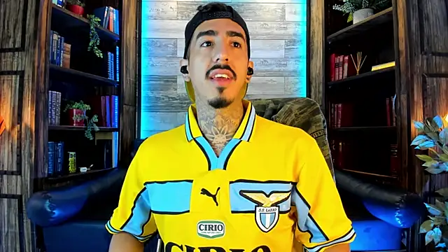 Snapshot of Donovan_Desmond chatting on January 11, 2026, 3:35 am Donovan Desmond online show from January 11, 2026, 3:35 am