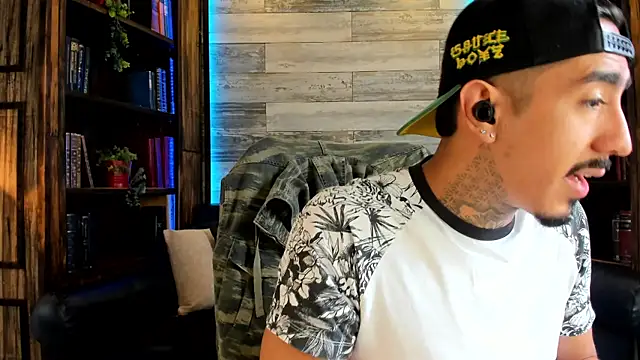 Snapshot of Donovan_Desmond chatting on January 5, 2026, 8:34 pm Donovan Desmond online show from January 5, 2026, 8:34 pm