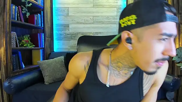 Snapshot of Donovan_Desmond chatting on December 20, 2025, 3:42 am Donovan Desmond online show from December 20, 2025, 3:42 am