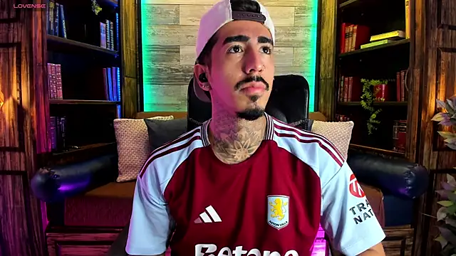 Snapshot of Donovan_Desmond chatting on February 5, 2026, 1:34 am Donovan Desmond online show from February 5, 2026, 1:34 am