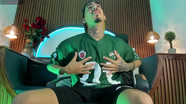 Snapshot of Donovan_Desmond chatting on January 10, 2026, 4:08 am Donovan Desmond online show from January 10, 2026, 4:08 am