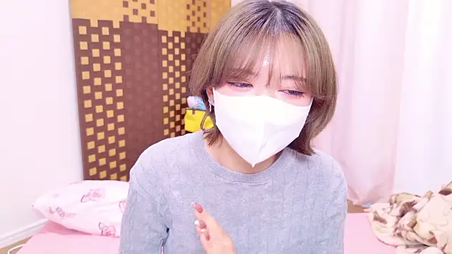 Azusa DoMybest online show from December 3, 2025, 4:57 am