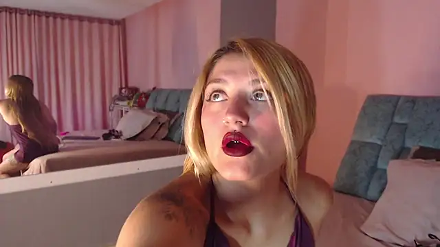 Camila Russoo online show from January 14, 2026, 7:39 pm