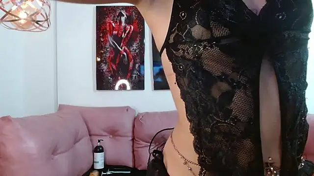 Miahotcs1 online show from November 26, 2025, 1:33 pm