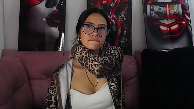 Miahotcs1 online show from May 19, 2026, 3:41 pm