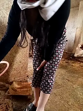 ezgi2545 online show from April 14, 2026, 7:13 am