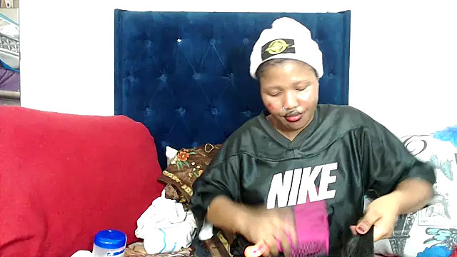 BUNNYCHOWX28 online show from February 1, 2026, 7:45 pm