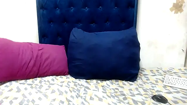 BUNNYCHOWX28 online show from September 29, 2025, 6:35 pm