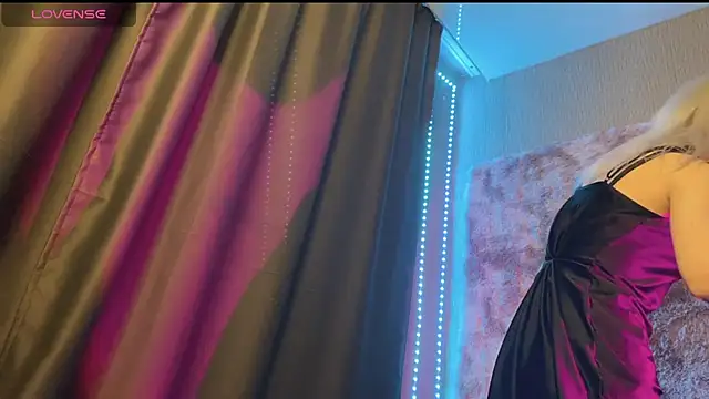 snowy lisa online show from April 19, 2026, 3:24 pm