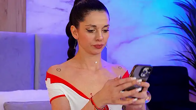 Snapshot of EllyLynn chatting on March 1, 2026, 8:09 pm EllyLynn online show from March 1, 2026, 8:09 pm