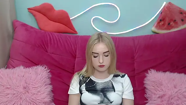 Snapshot of SofySofty chatting on November 18, 2025, 5:55 am SofySofty online show from November 18, 2025, 5:55 am