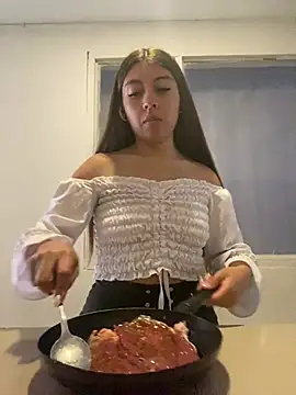 Snapshot of Sara-cooper2 chatting on February 2, 2026, 6:29 pm Sara-cooper2 online show from February 2, 2026, 6:29 pm