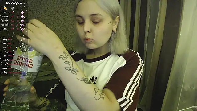 Snapshot of vendymories chatting on November 15, 2025, 2:37 am vendymories online show from November 15, 2025, 2:37 am