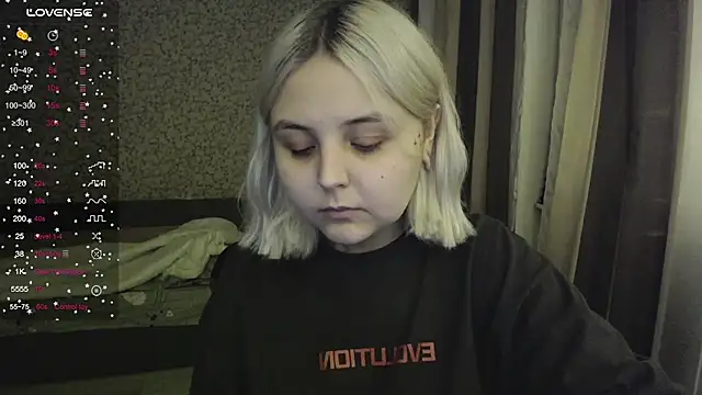 Snapshot of vendymories chatting on October 31, 2025, 11:00 pm vendymories online show from October 31, 2025, 11:00 pm