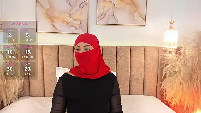 Snapshot of azza__ chatting on November 7, 2025, 12:31 pm azza online show from November 7, 2025, 12:31 pm