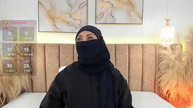 Snapshot of azza__ chatting on November 11, 2025, 12:22 pm azza online show from November 11, 2025, 12:22 pm