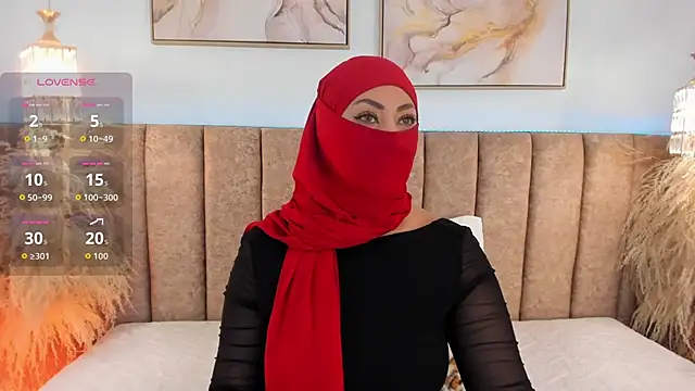 Snapshot of azza__ chatting on November 24, 2025, 12:05 pm azza online show from November 24, 2025, 12:05 pm