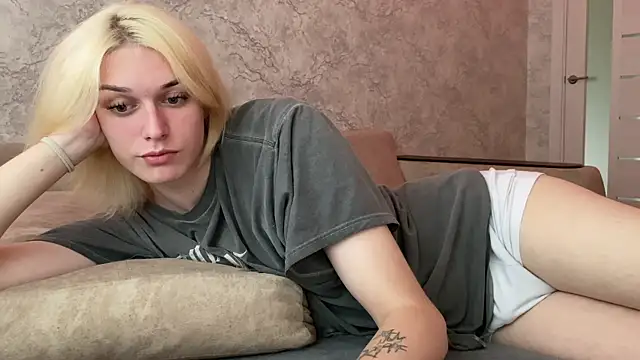 evelina228 online show from September 18, 2025, 7:33 am