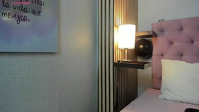 Snapshot of orion__smith chatting on November 11, 2025, 11:16 am orion smith online show from November 11, 2025, 11:16 am