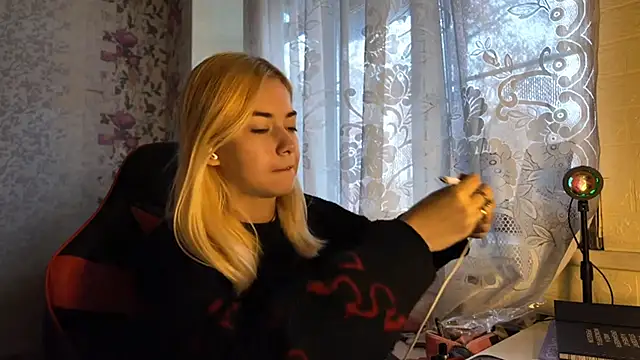 Snapshot of Witching_Moon chatting on November 10, 2025, 7:35 am Witching Moon online show from November 10, 2025, 7:35 am