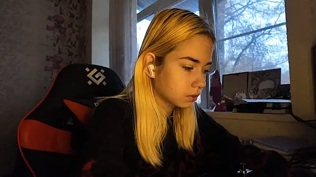 Snapshot of Witching_Moon chatting on November 29, 2025, 8:03 am Witching Moon online show from November 29, 2025, 8:03 am