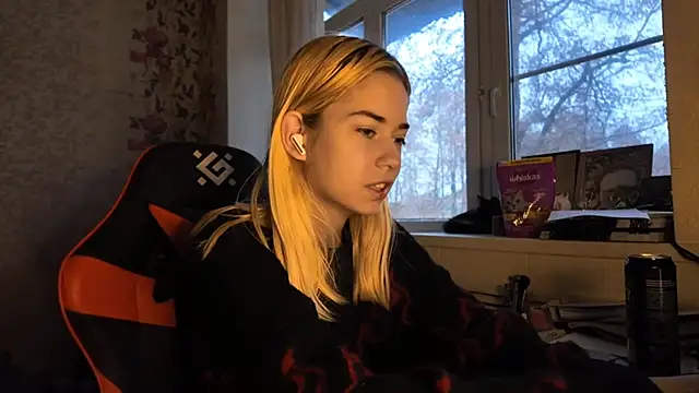 Snapshot of Witching_Moon chatting on December 3, 2025, 7:08 am Witching Moon online show from December 3, 2025, 7:08 am